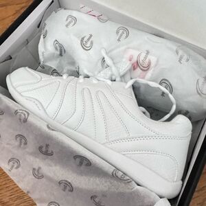 Chasse White cheerleading sneakers shoes size 6 Brand new